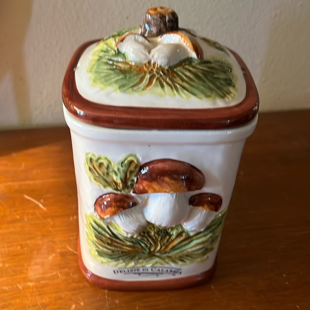 Mushroom container made in Italy